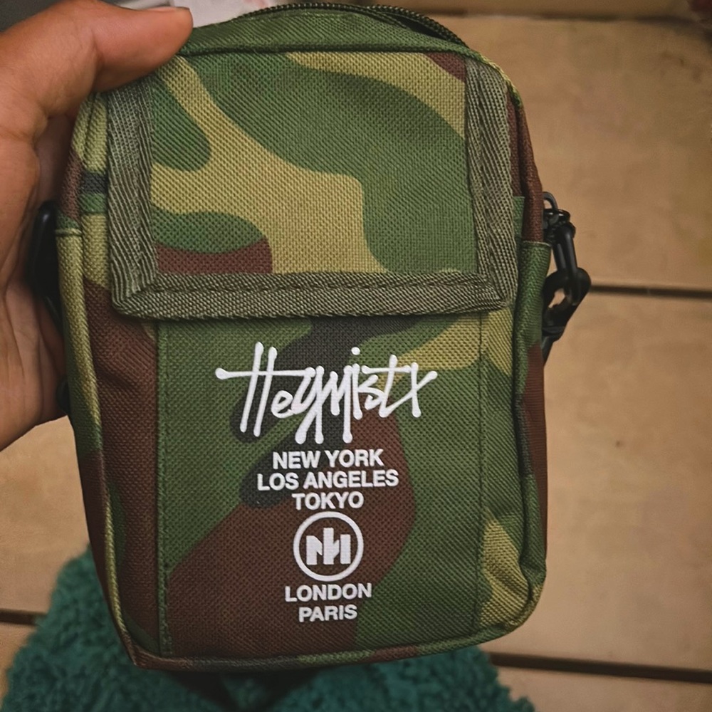 the bag is nice it fit perfect it hold a lot of stuff